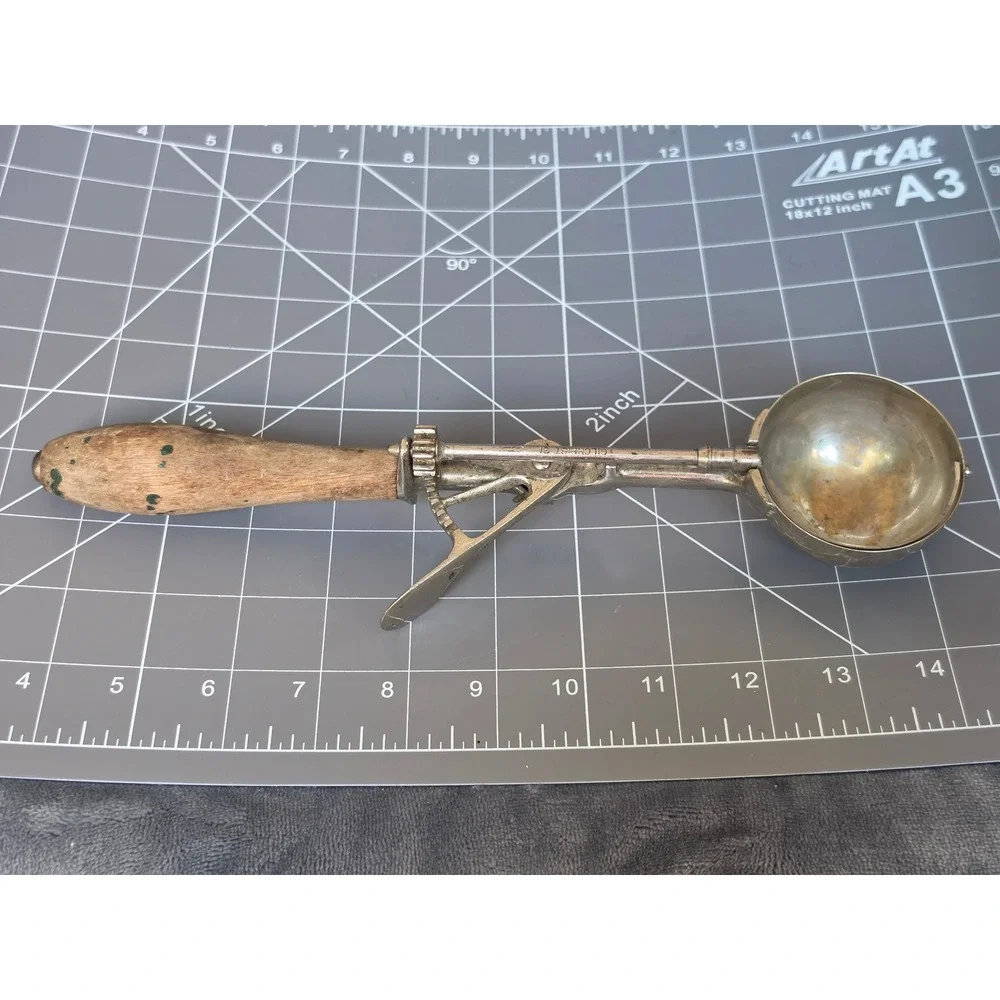 Vintage Gilchrist 31 Ice Cream Scoop Wood Handle Thumb Lever Soda Fountain Tool